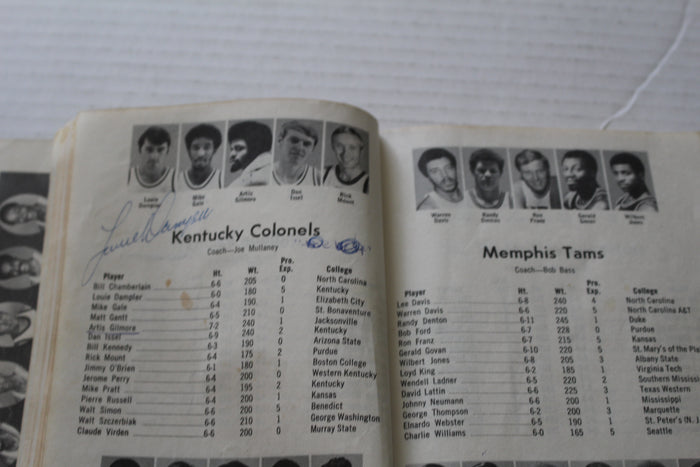 1972-73 Sporting News ABA Guide, Multiple Autogrraphs - Vintage Indy Sports
