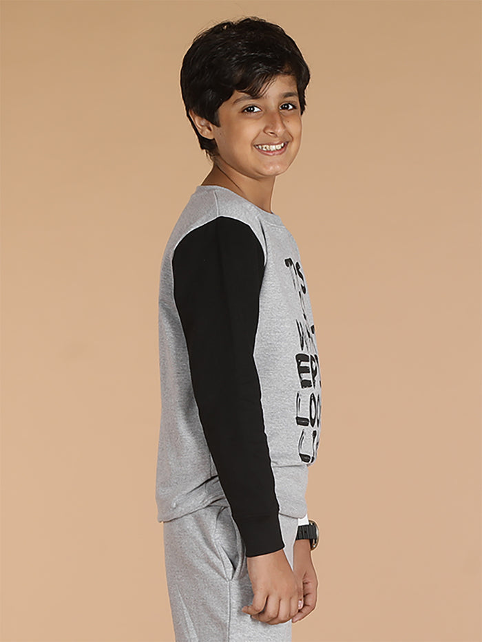 Boys Colorblocked Sleeve & Printed Sweatshirt