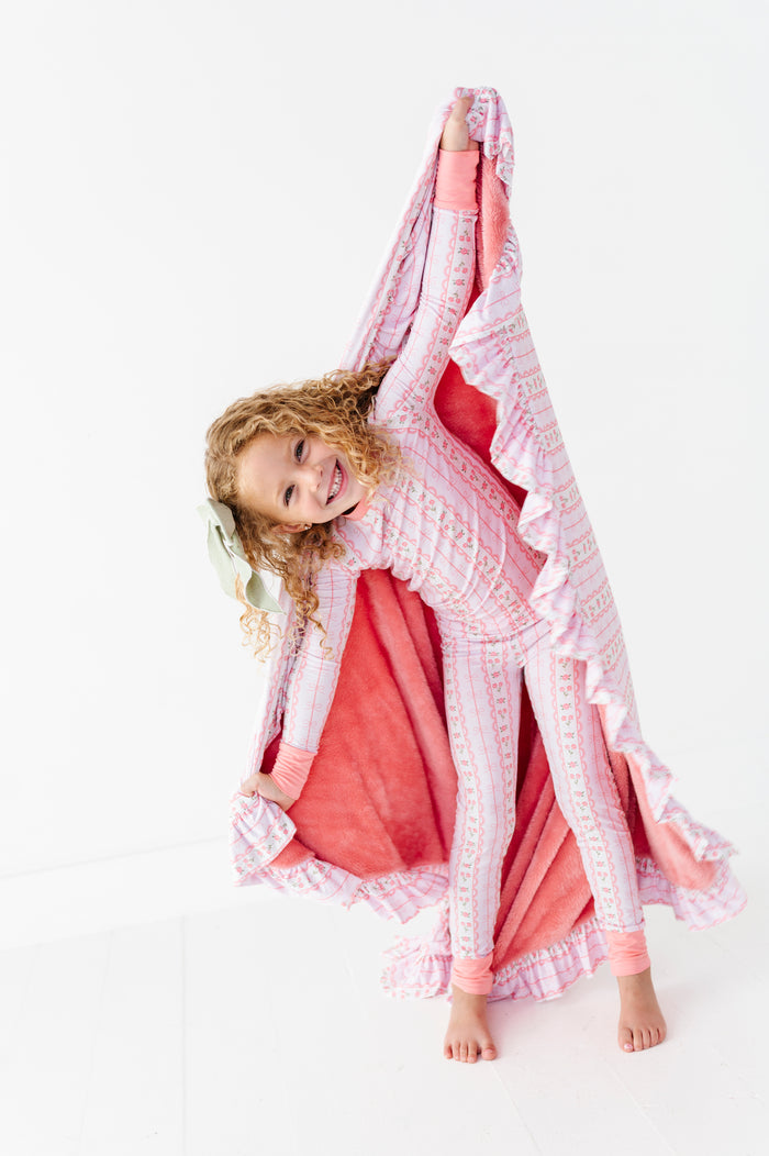 Forget Me Knot Fuzzy Ruffle Blanket - Pink