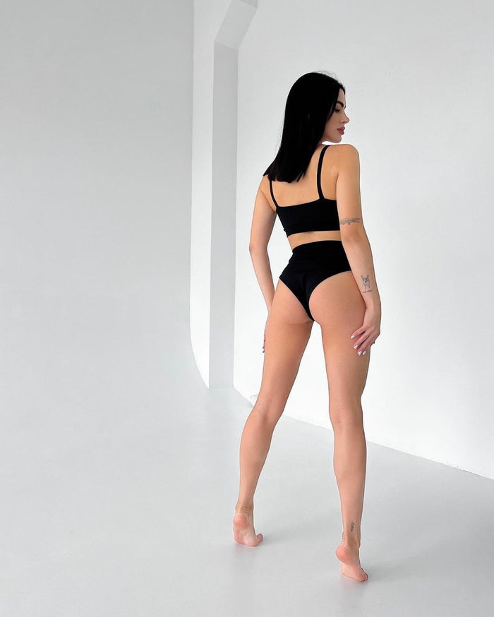 High waist high leg cut panty and thin laces sports bra black