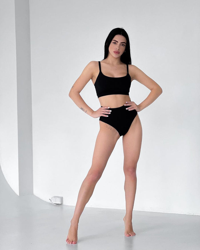 High waist high leg cut panty and thin laces sports bra black
