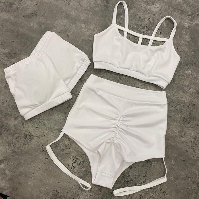 Top with straps and shorts with garter