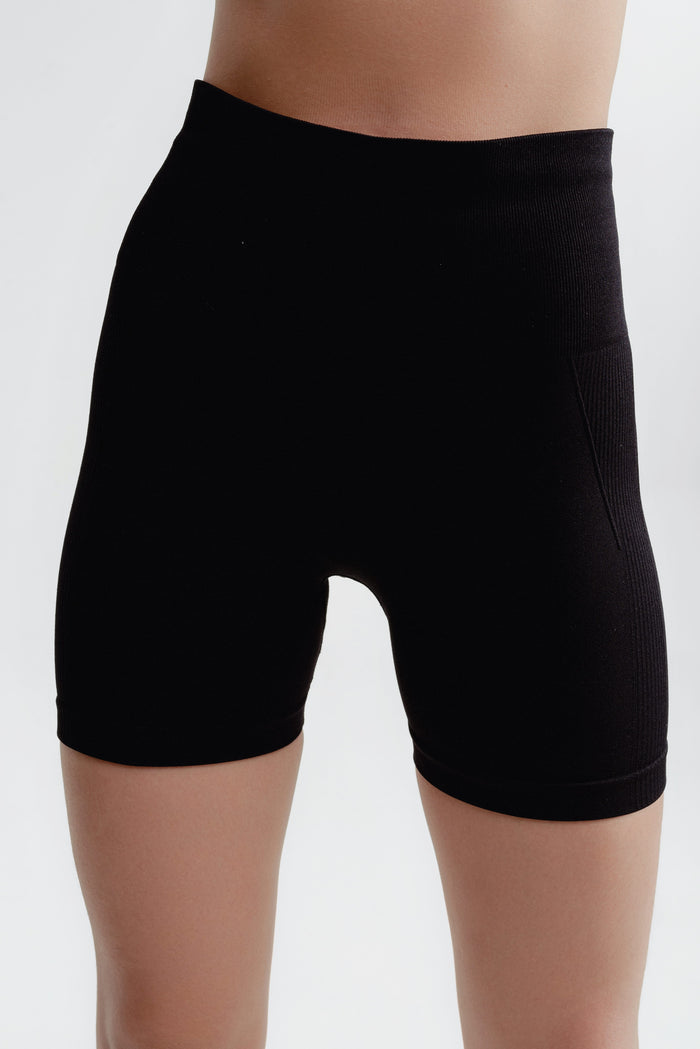 S / black