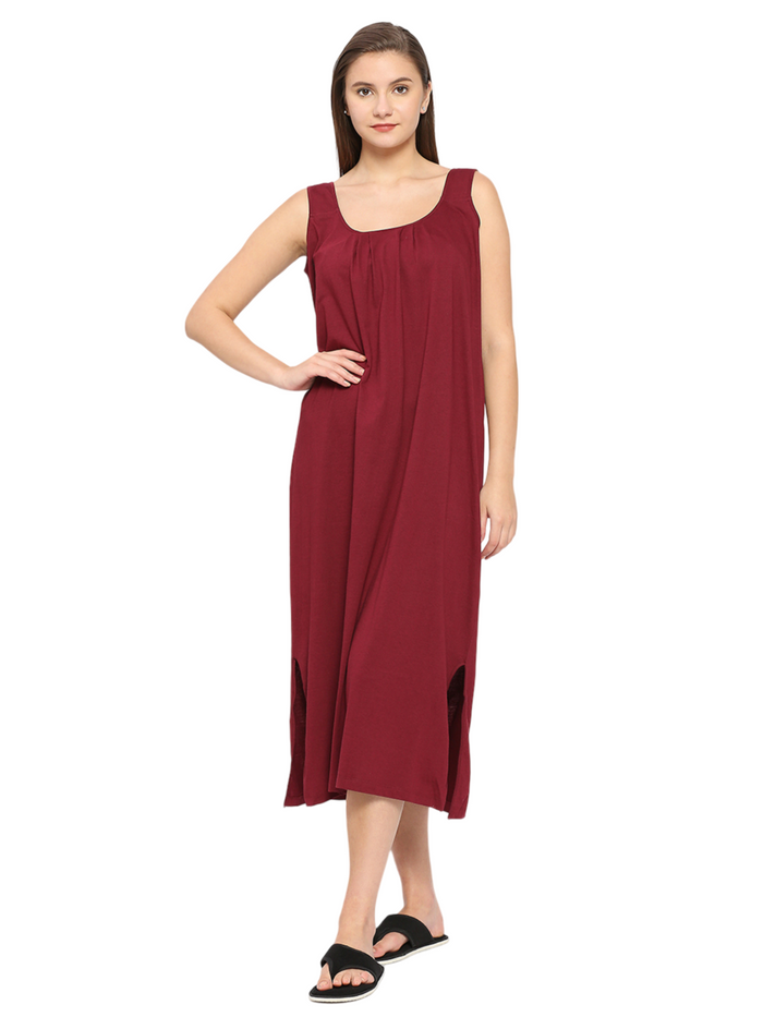 M / Maroon