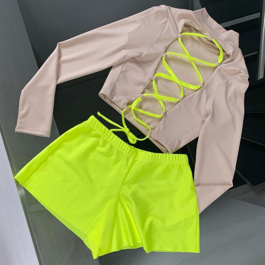 Twerk shorts and long sleeved top