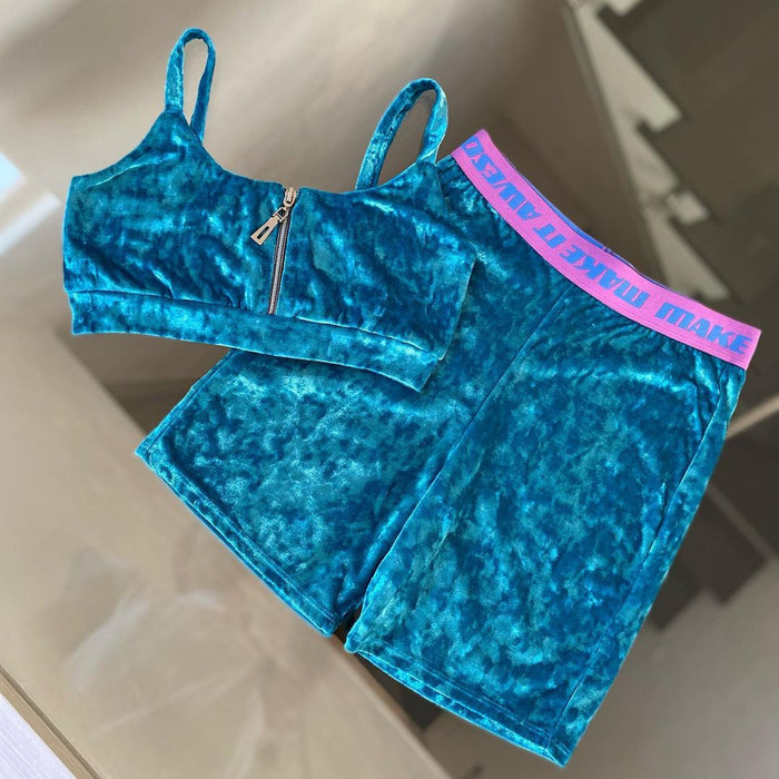 Velour twerk outfit with tight shorts and zipped top