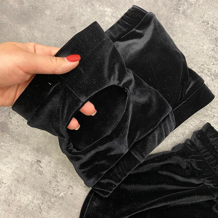 Soft velvet knee pads with hole to grip